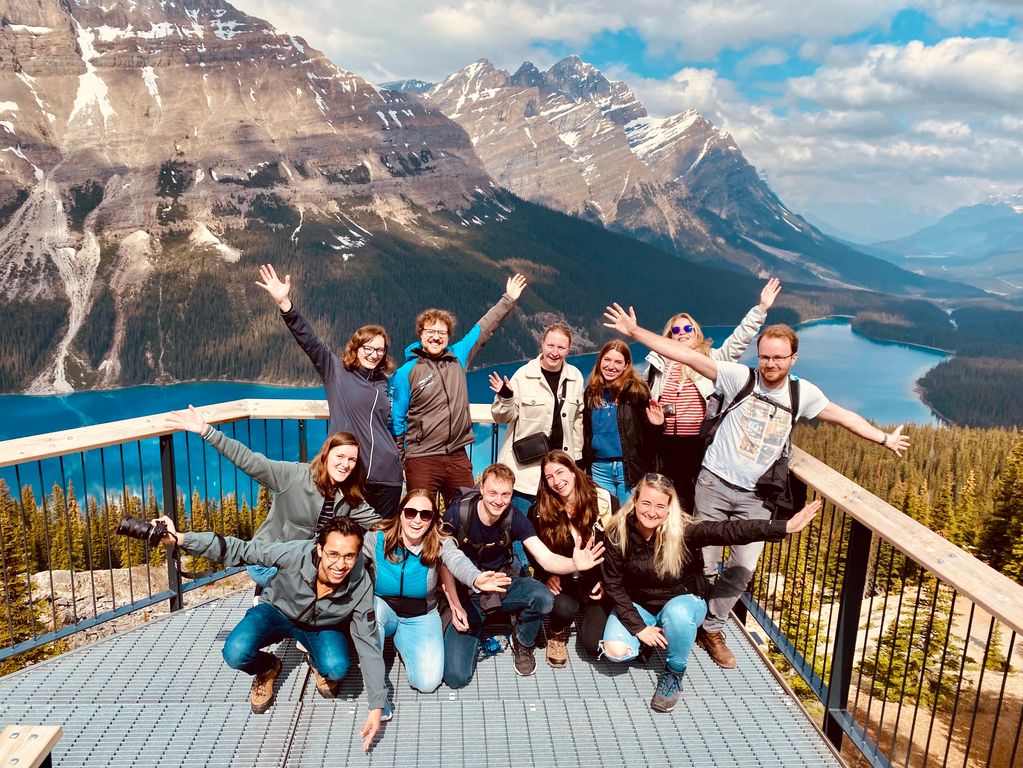 Groepsfoto uitkijkpunt Canada